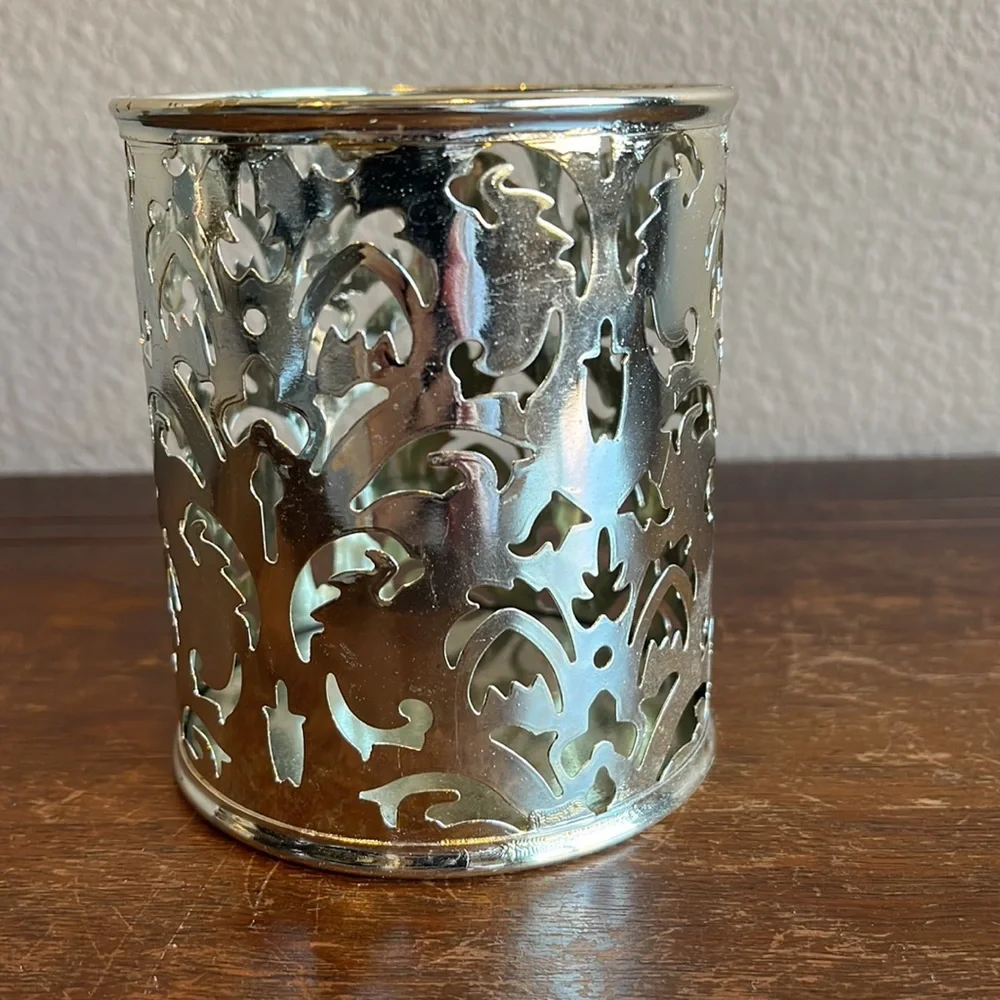 Silver Floral Punched Pen Holder *2 for $5*